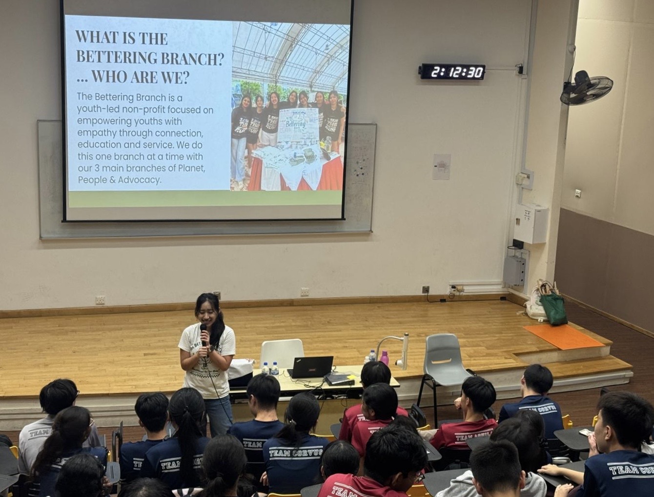 Raean Cheong gives a talk to a lecture theatre of 100+ students